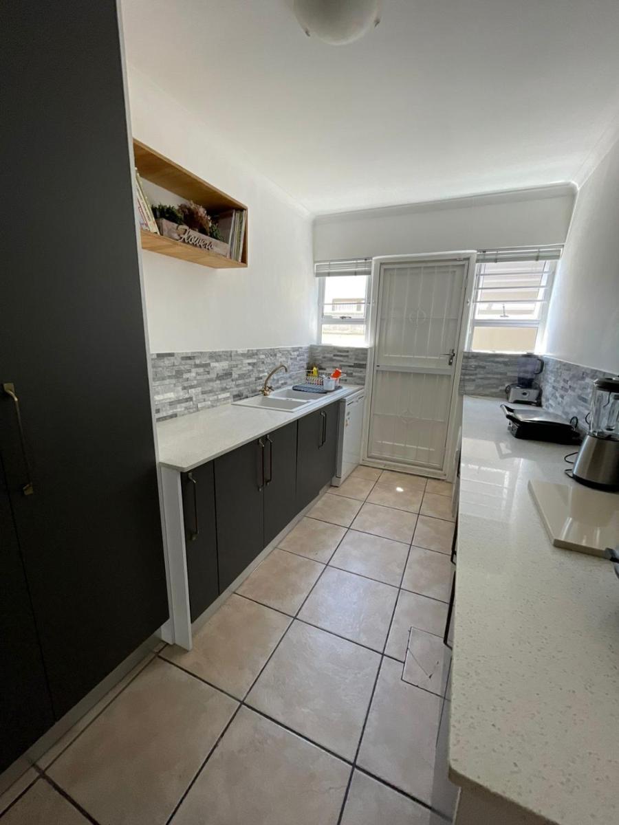 Suitetrails - 3 Bedrooms Modern holiday Home near Blouberg Beach