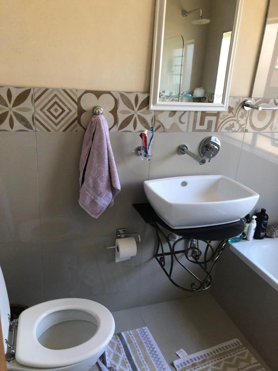 Suitetrails - 3 Bedrooms Modern holiday Home near Blouberg Beach