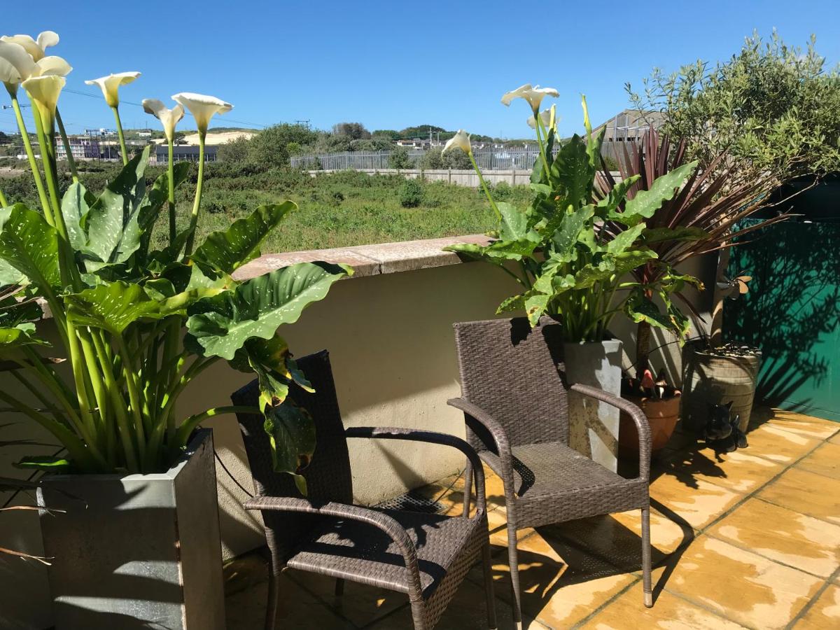 Modern apartment with stunning views, close to amenities and St Ives - Housity