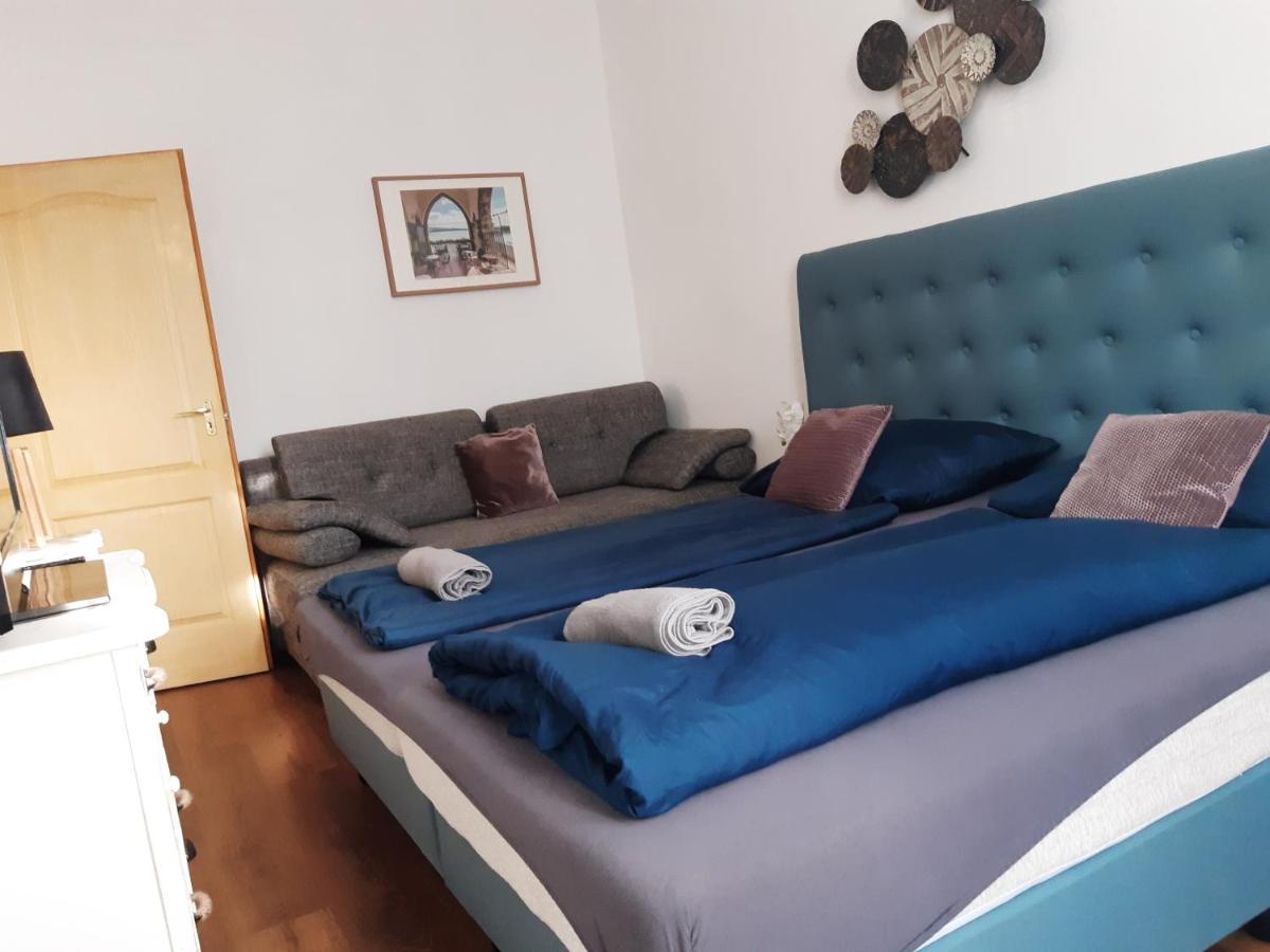 Váralja Apartman - Housity