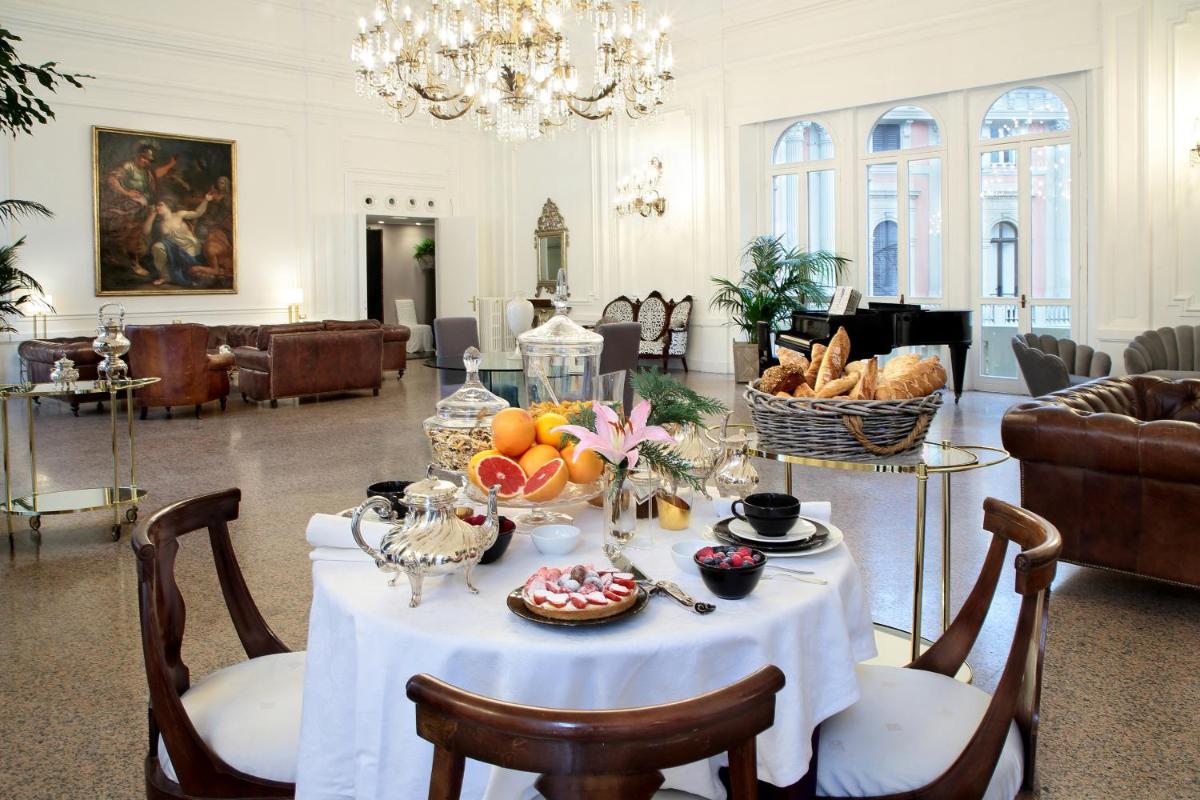 Arnaboldi Palace - Housity
