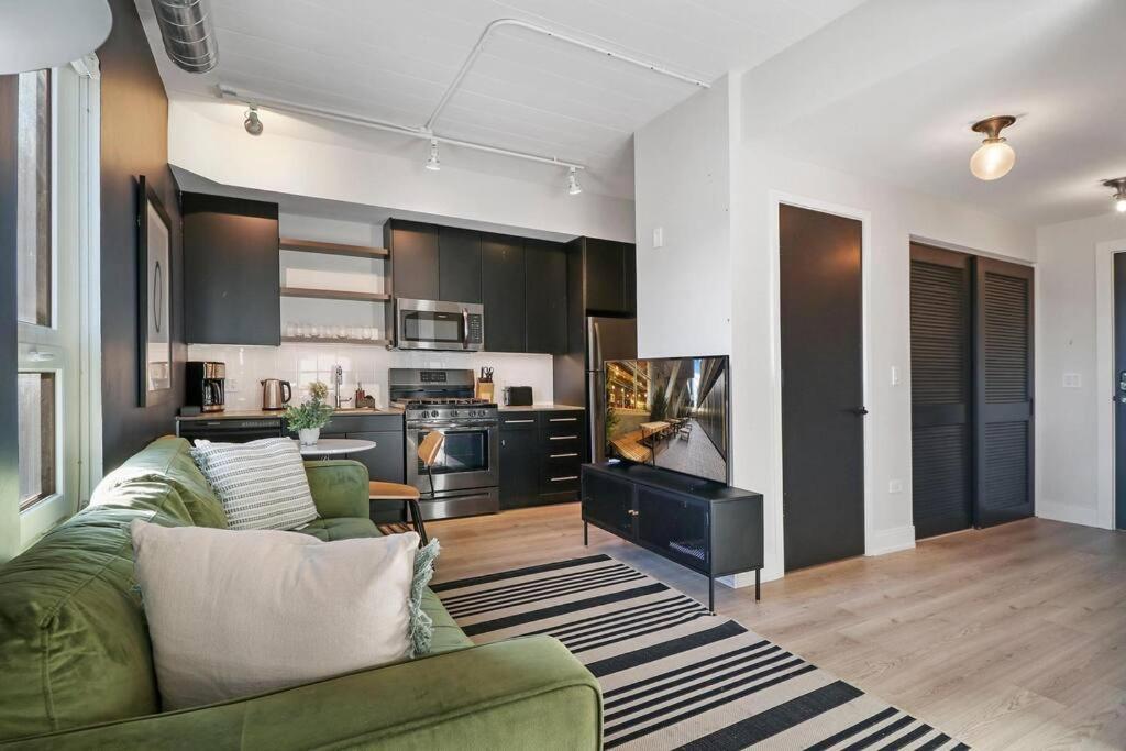 Bright & Uplifting Studio Apt in Belmont - Belmont 301 - Housity