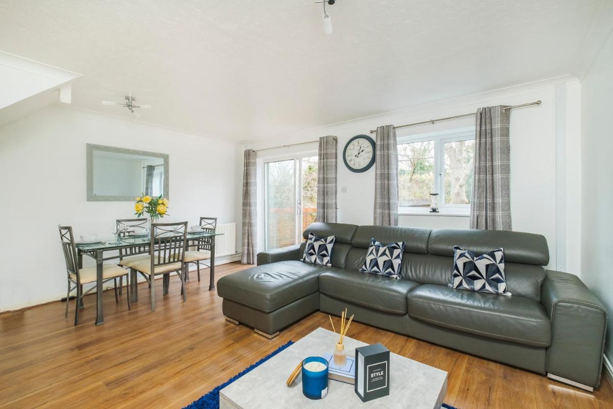 Beautiful 3 Bed House with Amazing Views in Dartford, Kent - Housity