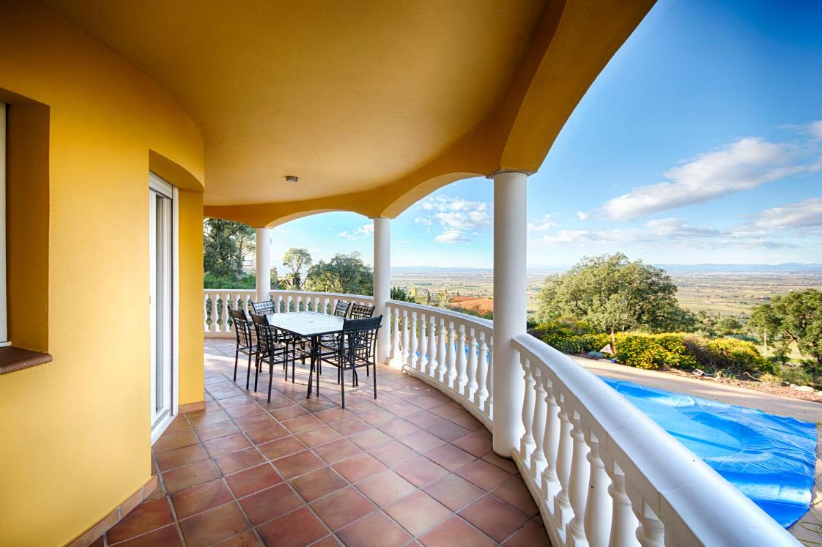 Casa Albera - with pool and fantastic views - Housity