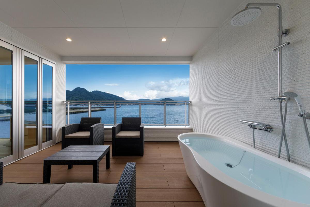 SEASIDE TERRACE SUN - Housity