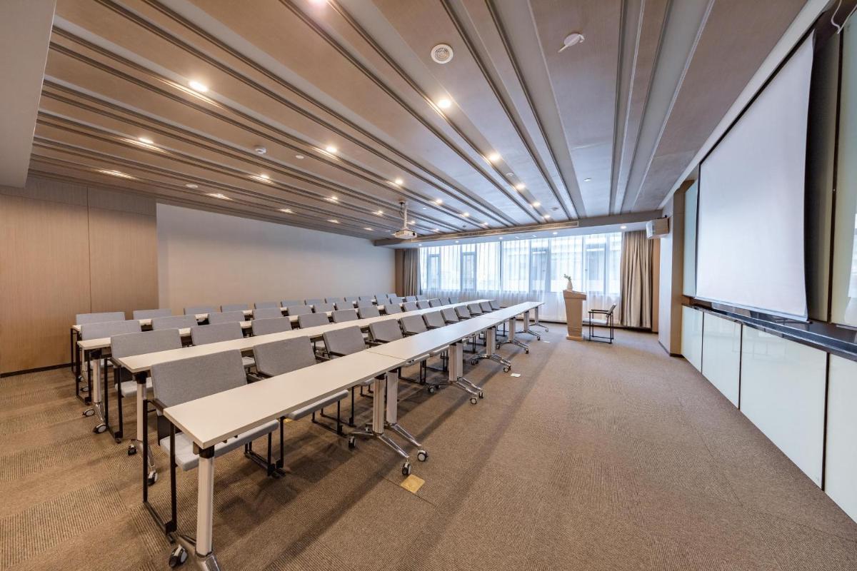 Atour Hotel Datong Dongxin Plaza Railway Station - Housity