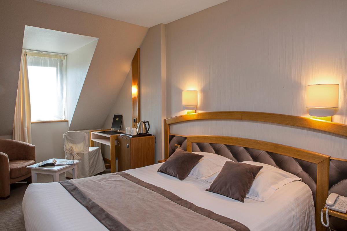 Un ou plusieurs lits dans un hébergement de l'établissement Best Western Le Relais de Laguiole Hôtel & Spa