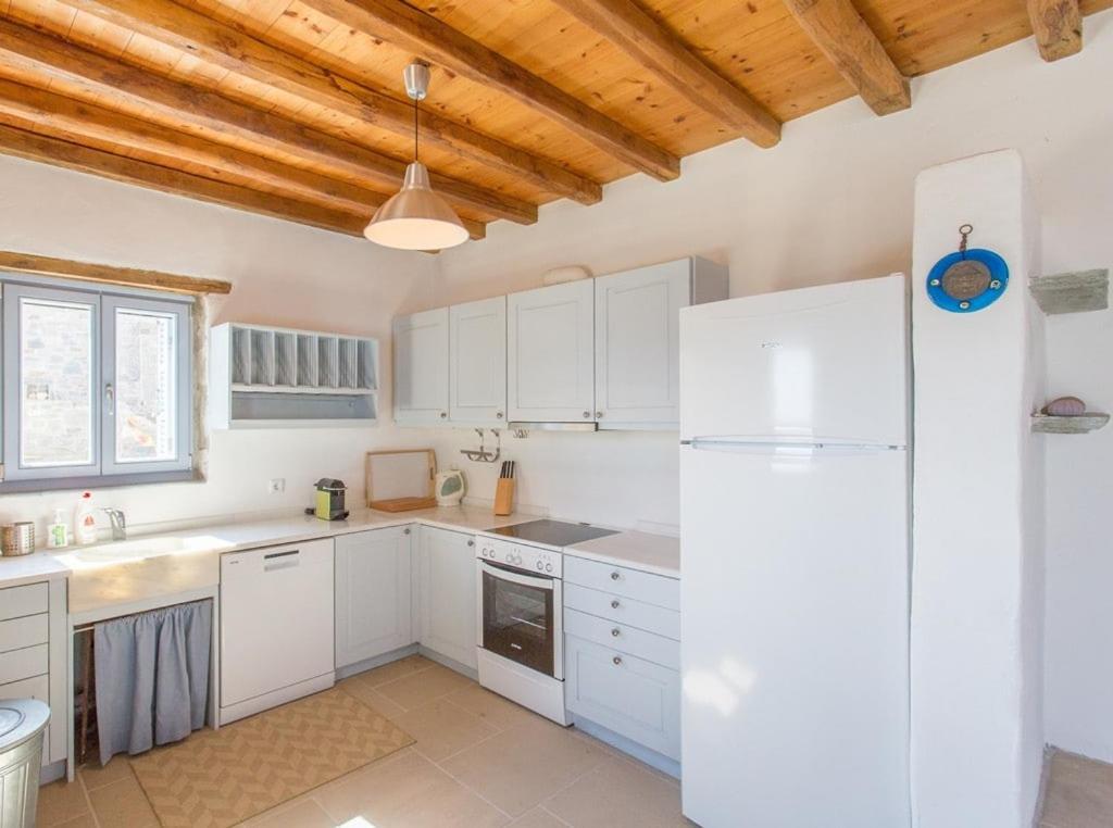 Suitetrails - Serifos Stone Villa B