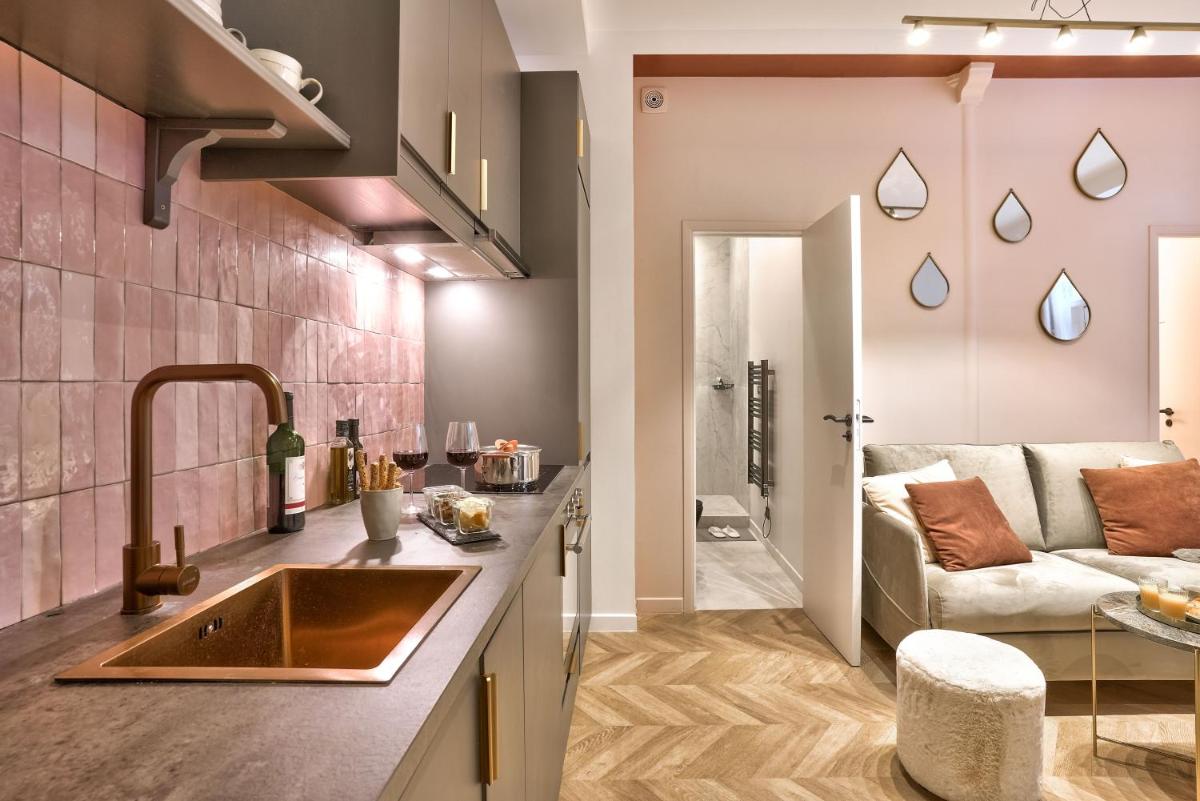 NEW Eiffel Tour ! Splendid Apartments in the Heart of Paris - Housity