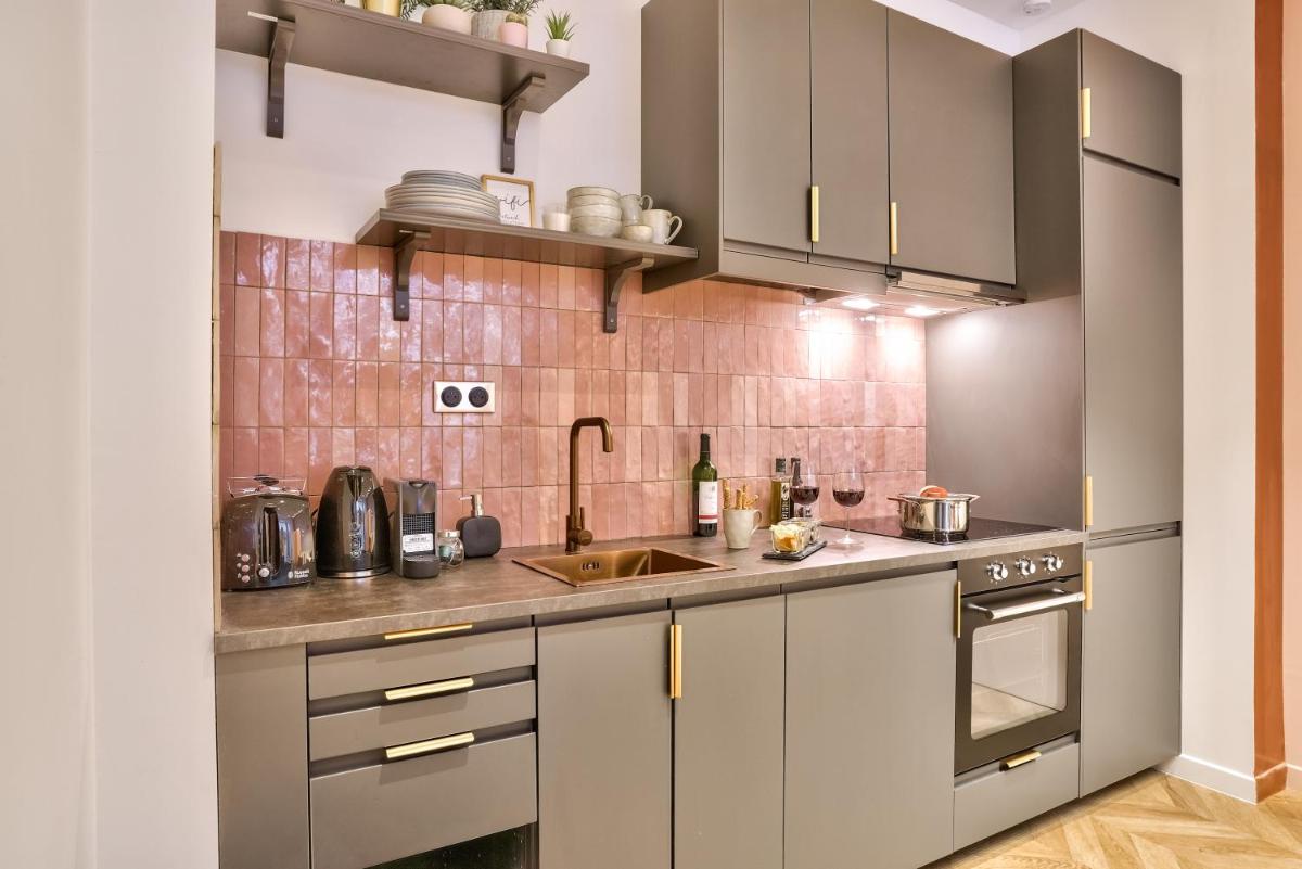 NEW Eiffel Tour ! Splendid Apartments in the Heart of Paris - Housity