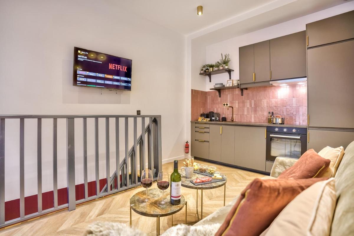 NEW Eiffel Tour ! Splendid Apartments in the Heart of Paris - Housity
