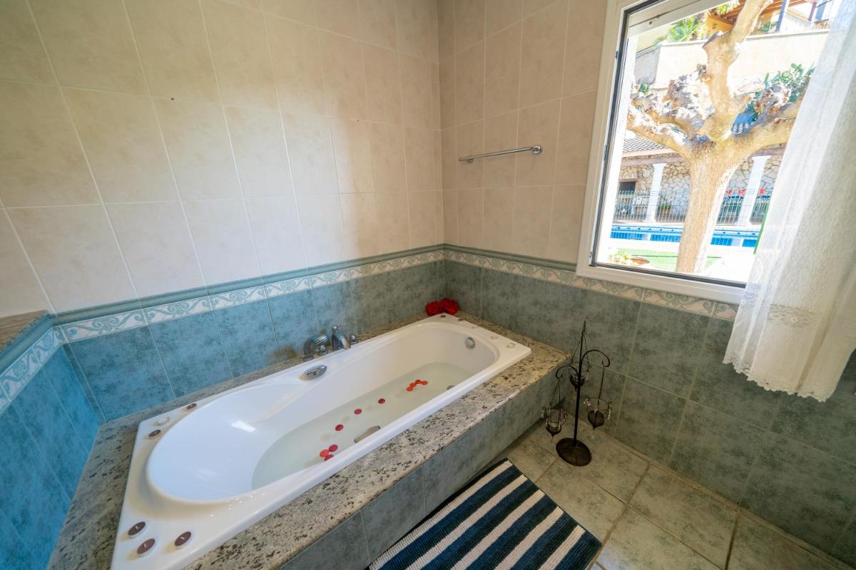 Mulberry Lux House, Preciosa zona exterior con Piscina y Barbacoa - Housity