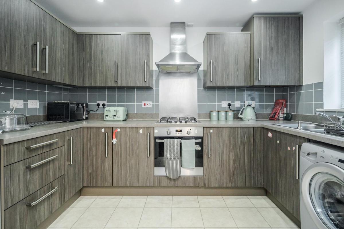 Stunning 3BR house in Basildon - Housity