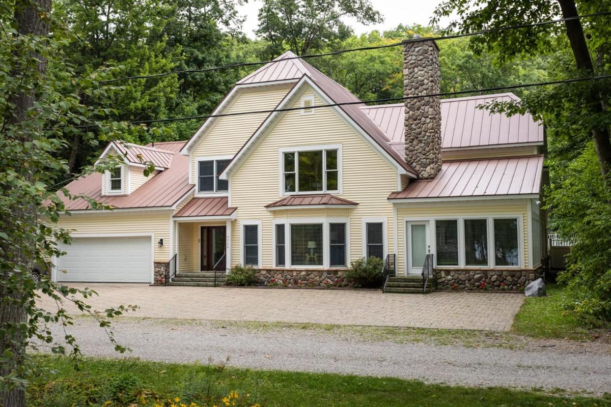 Big Platte Lake Cottage Up North Family Fun! - Housity