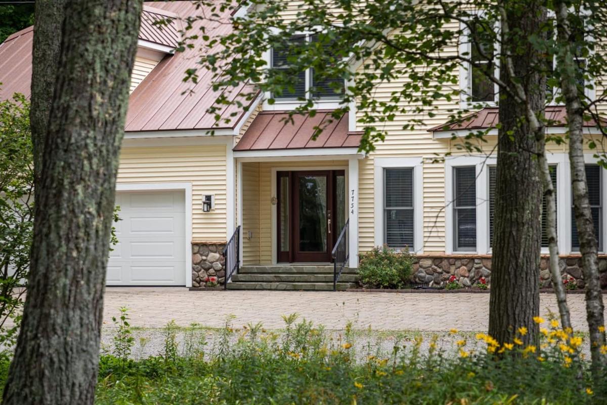 Big Platte Lake Cottage Up North Family Fun! - Housity