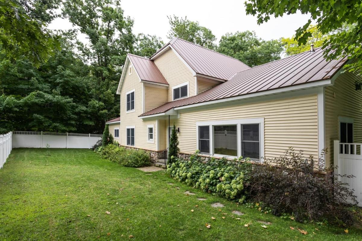 Big Platte Lake Cottage Up North Family Fun! - Housity