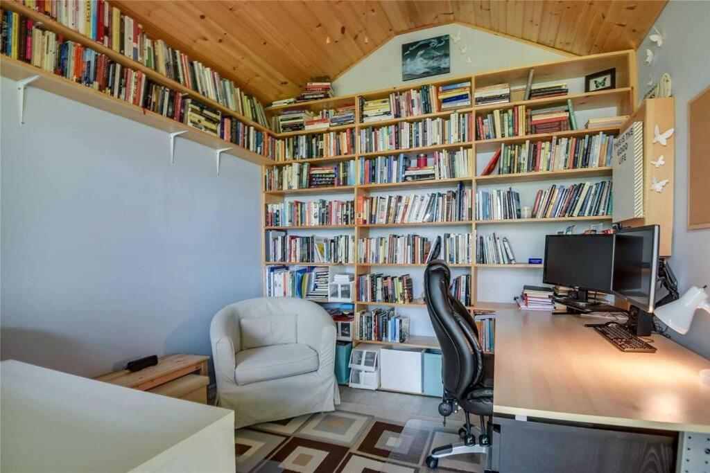 Private Sandy Beach Waterfront Cottage - Housity
