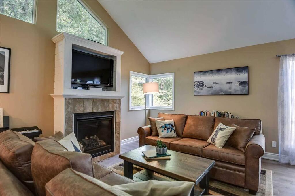 Private Sandy Beach Waterfront Cottage - Housity