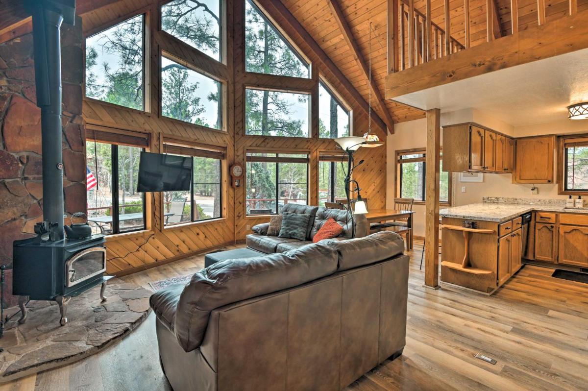 1 Mi to Lake Secluded Cabin with Deck in Munds Park - Housity