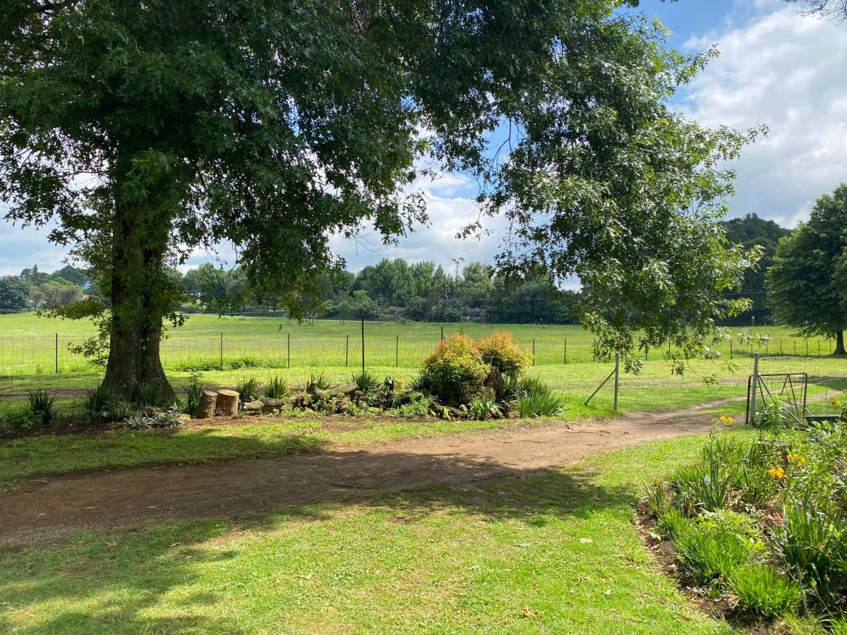 PET FRIENDLY,10 SLEEPER farm cottage 2KM FROM PIGGLY WIGGLY NOTTINGHAM RD KZN - Housity