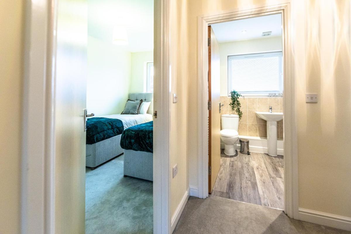 Waterside Lodge by PAY AS U STAY - Housity