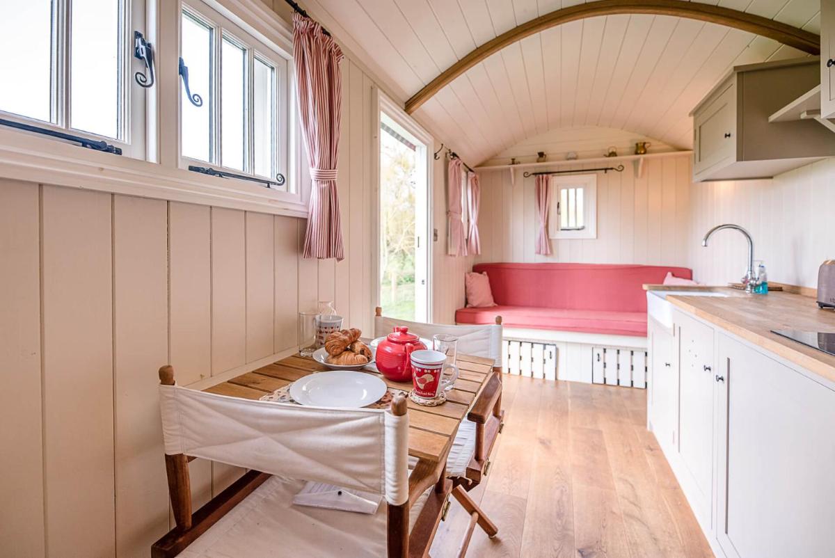 Thyme Shepherds Hut Boundary Farm, Framlingham - Housity