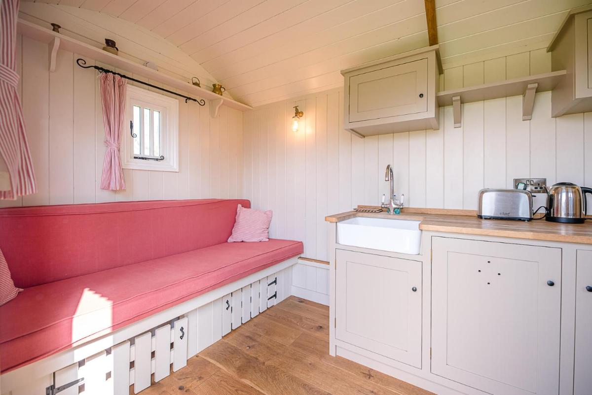 Thyme Shepherds Hut Boundary Farm, Framlingham - Housity