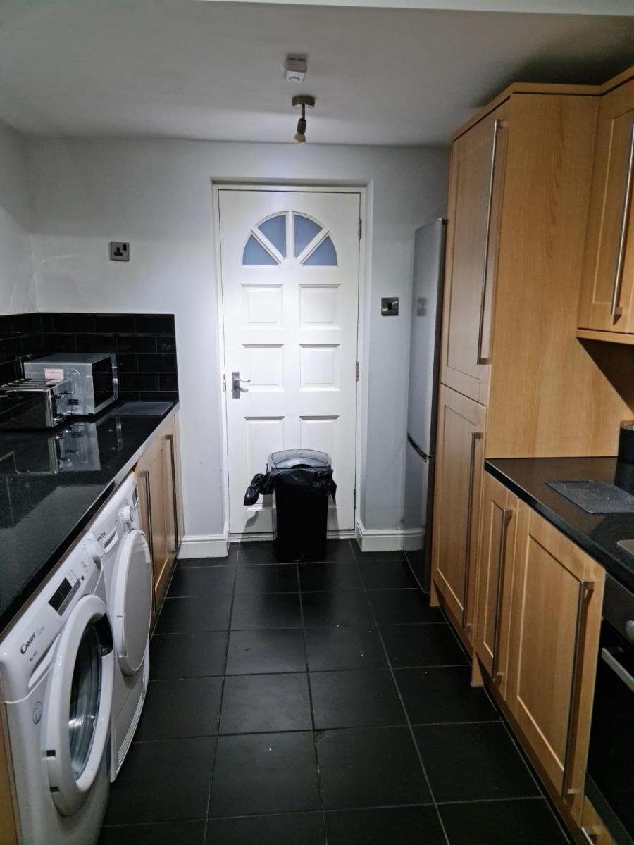 24 Dryden Road - Beautiful 2 bed - Housity