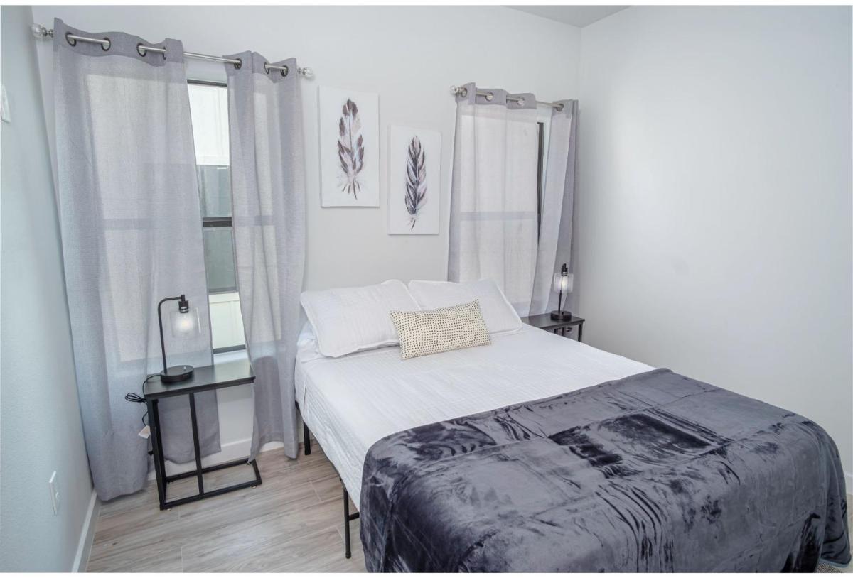Spectacular Cozy 3 BR plus 2 and a half BA Apt Near Downtown - Housity