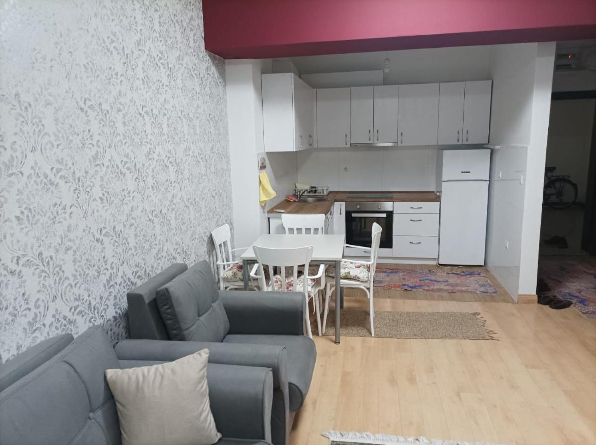 Suitetrails - Two Rooms And Kitchen, bathroom with balcony apartment