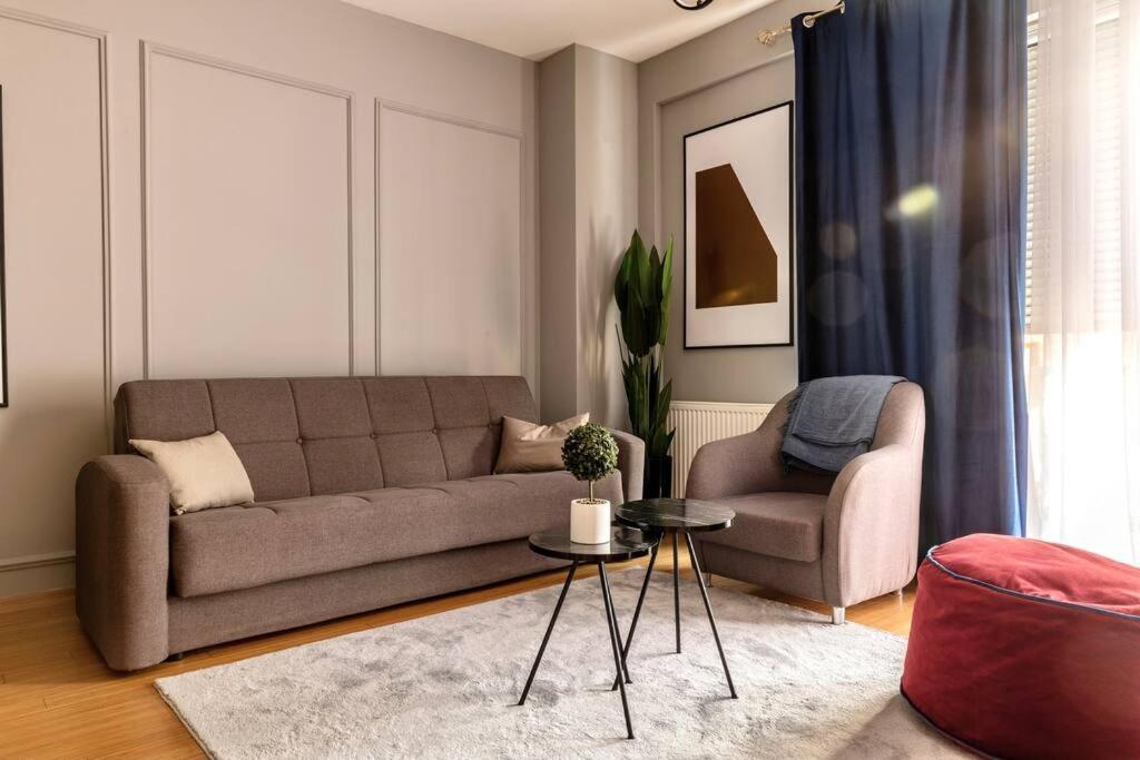 Etern Stays - Urban Apartment - Housity