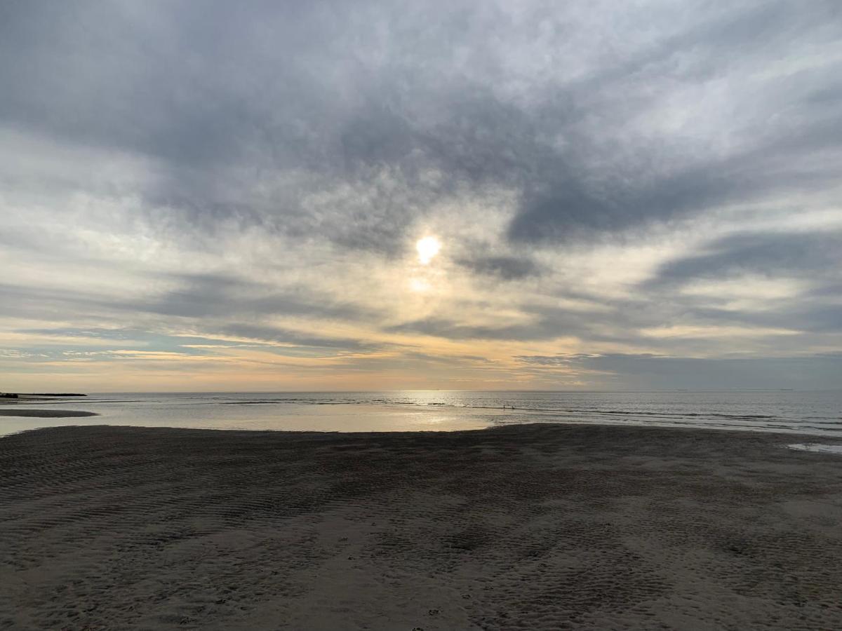 RIPTIDE Cape May Beach House - Housity