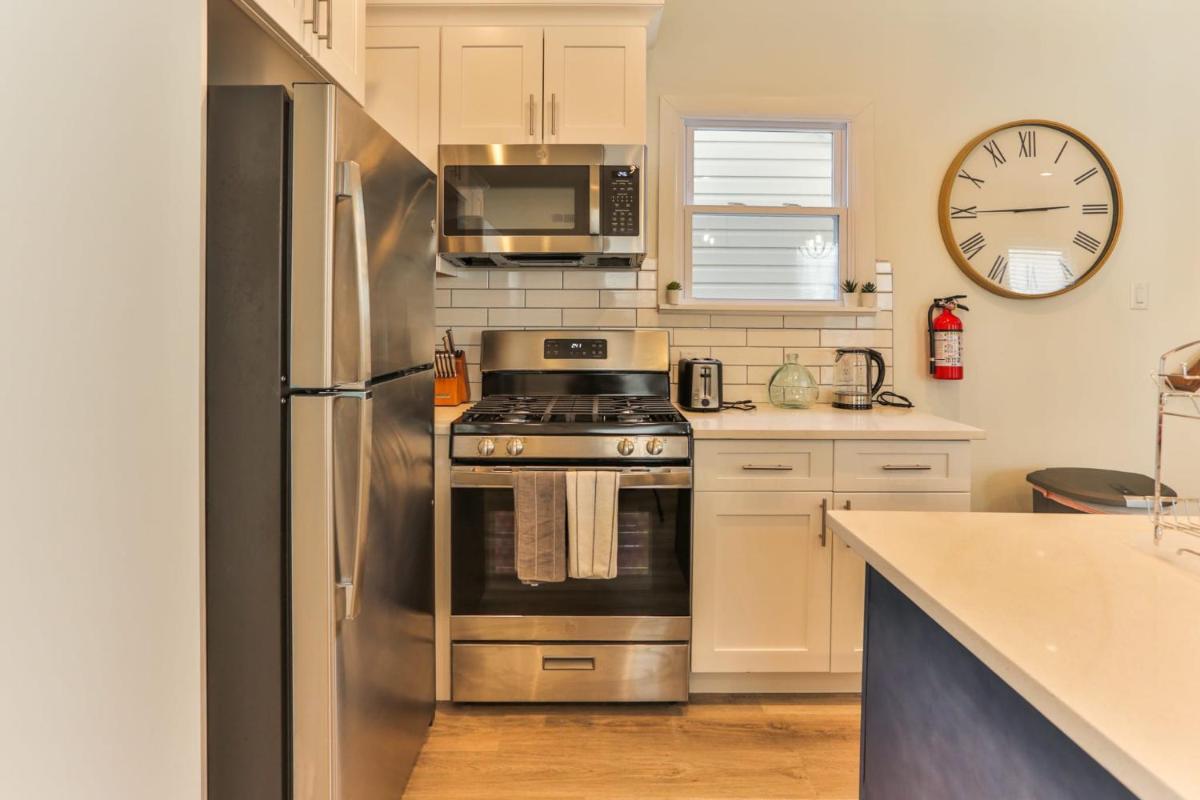 Bright Renovated 4BR 2BA Atlantic City House Steps from Boardwalk - Housity