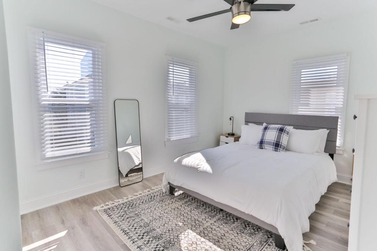 Bright Renovated 4BR 2BA Atlantic City House Steps from Boardwalk - Housity