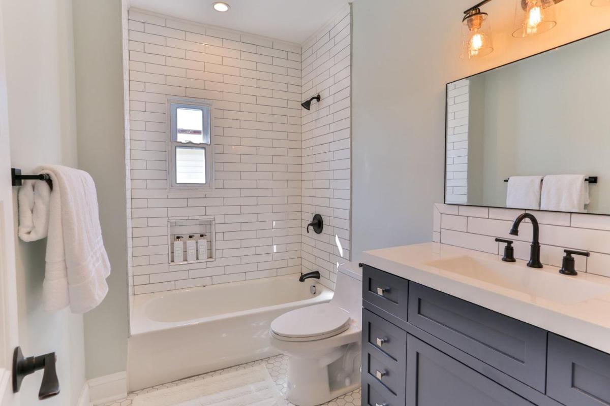 Bright Renovated 4BR 2BA Atlantic City House Steps from Boardwalk - Housity