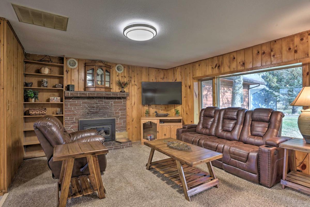 Family-Friendly Getaway on 12-Acre Trout Farm - Housity