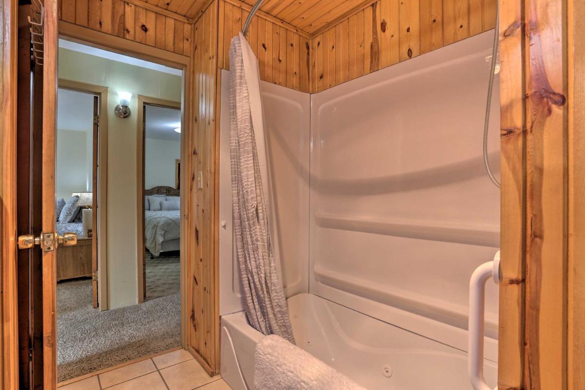 Family-Friendly Getaway on 12-Acre Trout Farm - Housity