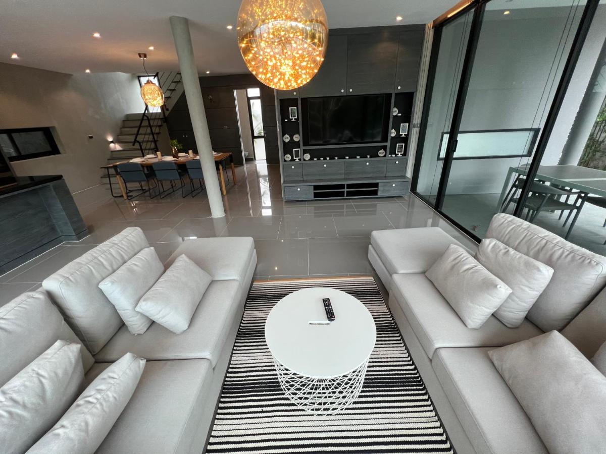 3 Bedroom Bang Tao Villa with pool - Housity