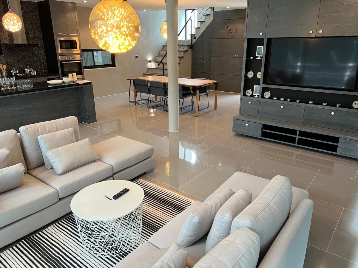 3 Bedroom Bang Tao Villa with pool - Housity