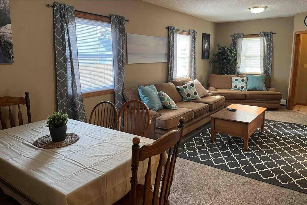 Close to Duluth! Centrally Located-Lake Superior Minutes Away! - Housity