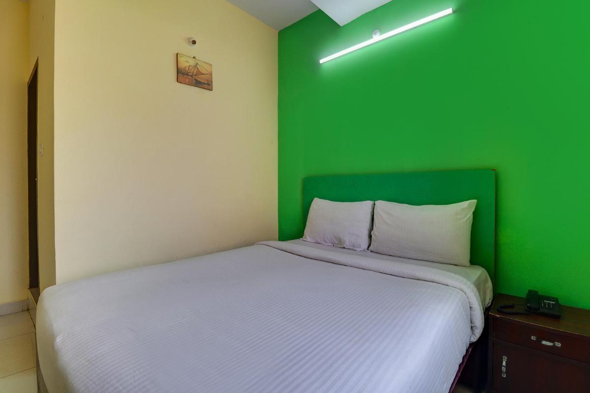 Fab Green Tree Inn - Housity