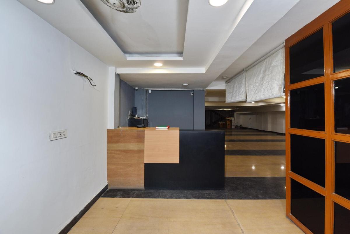Hotel Silver Saffron Near Paschim Vihar Metro Station - Housity