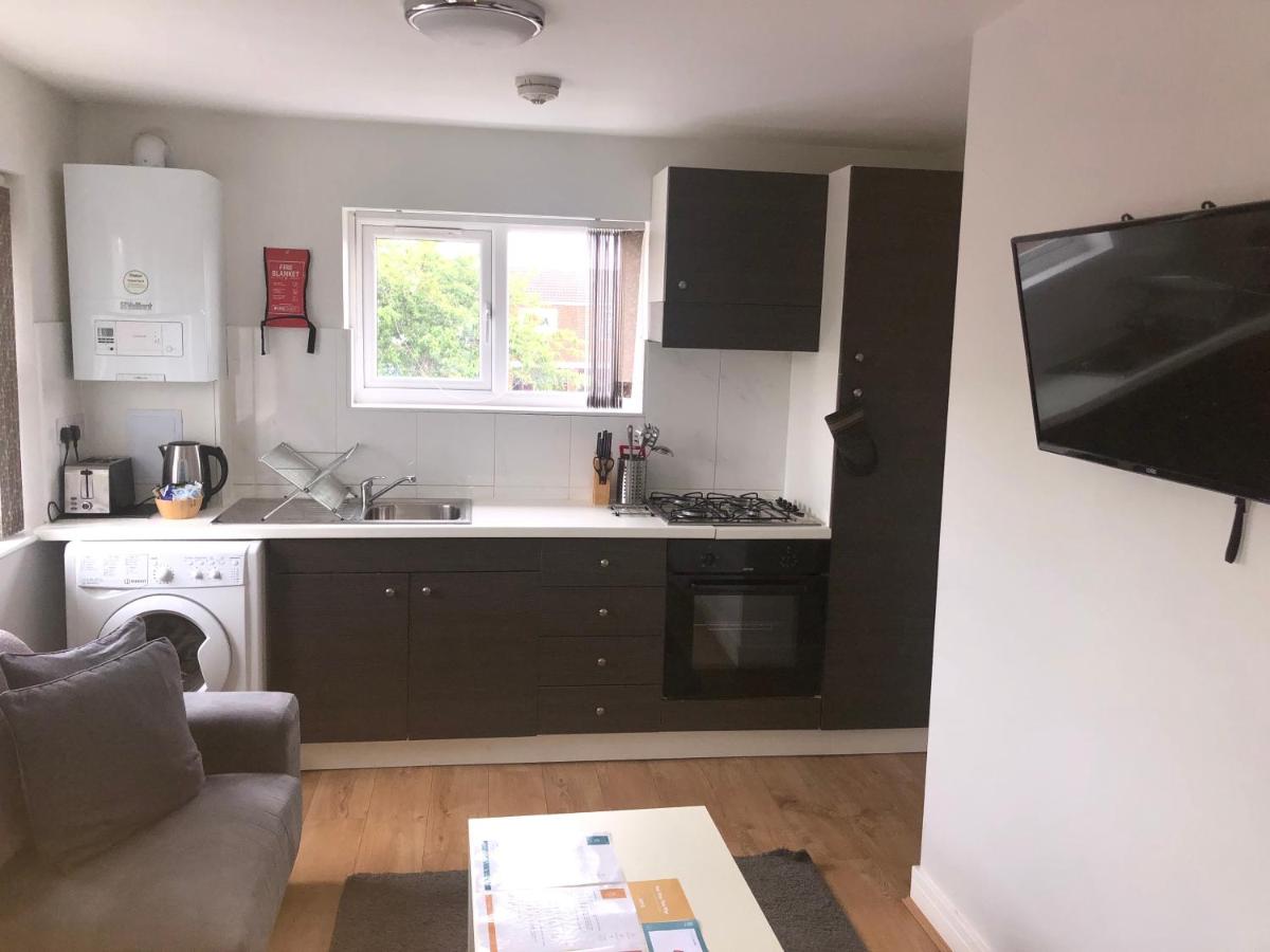 Large 1st Floor Open Plan Apartment - Housity