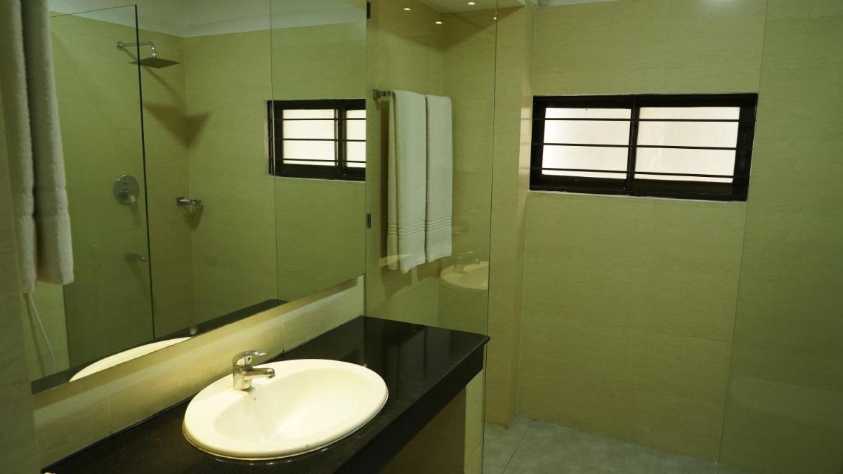 Asia Pacific Hotel - Housity