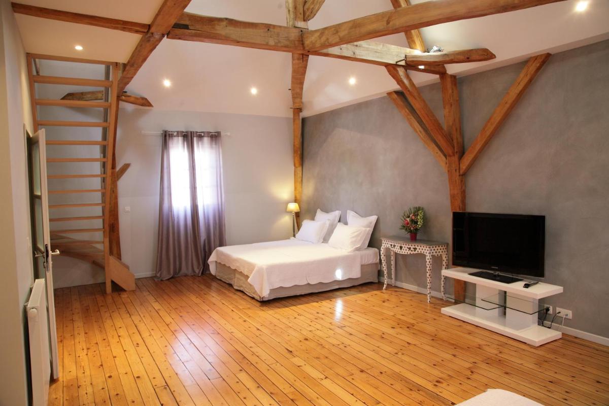 A la Fleur de Lys - Housity