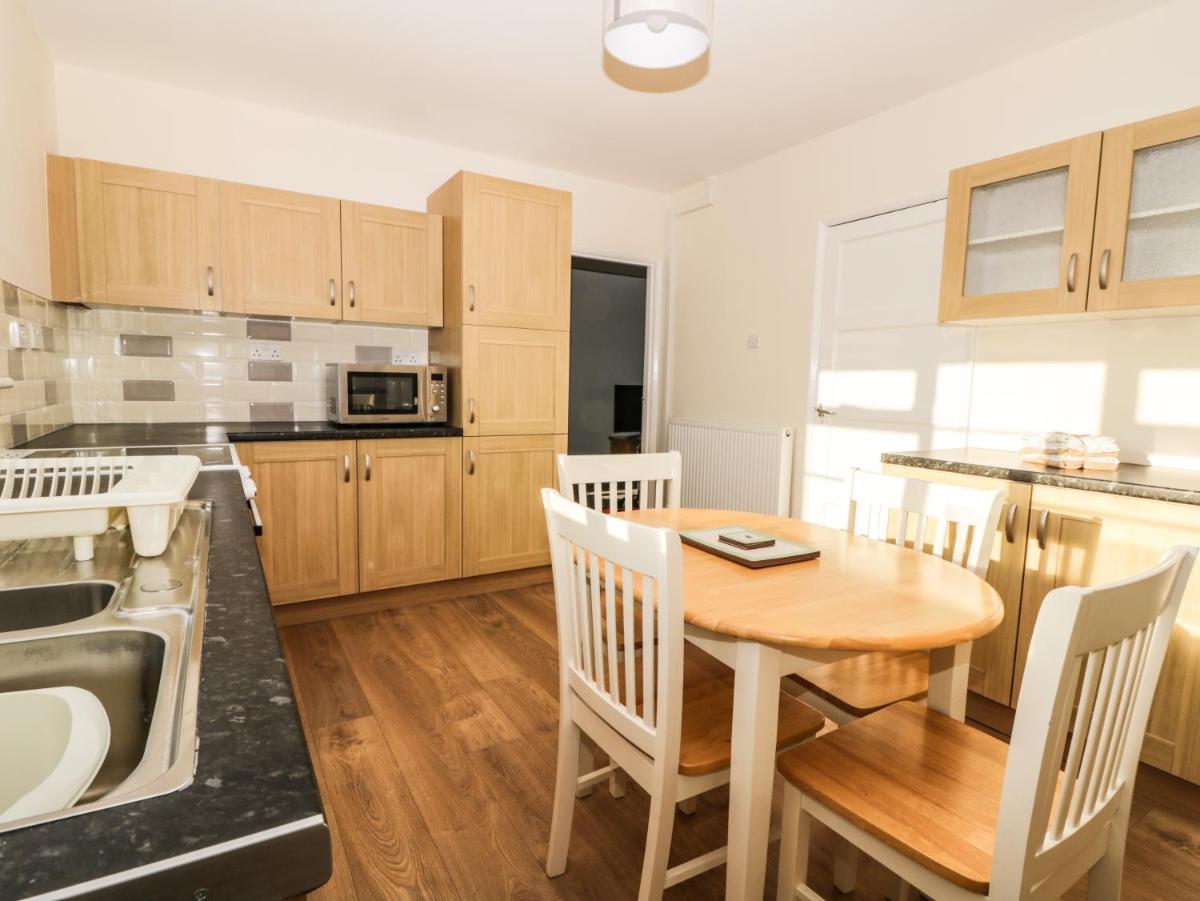 1 Woodhouse Cottages - Housity