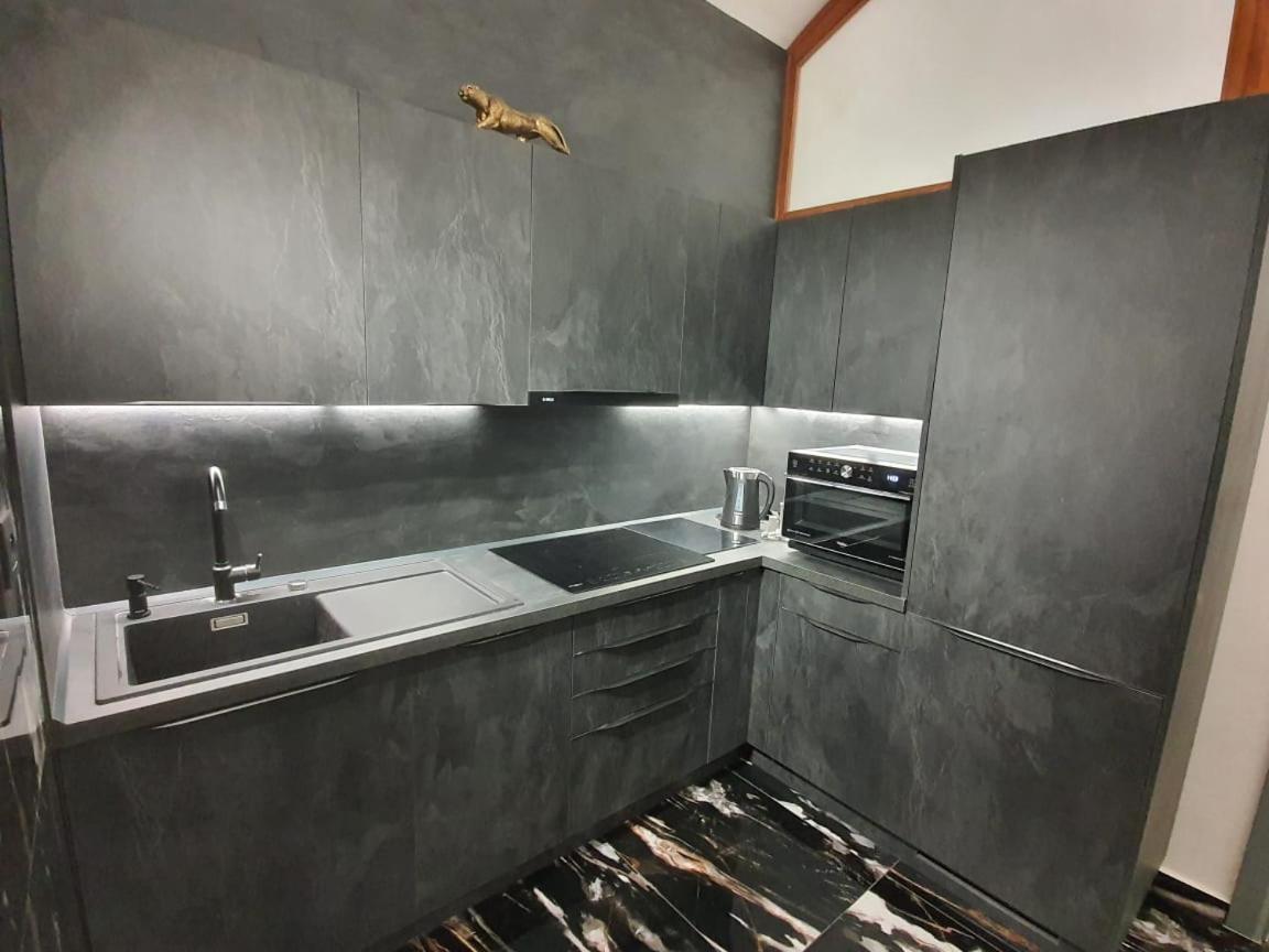 MONAR Exclusive Center FREE Parking in Garage - Housity