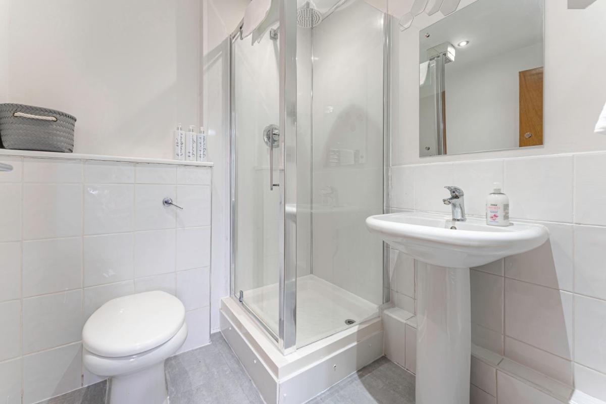 JKG Property Solutions Presents Cosy City Apartment - Housity