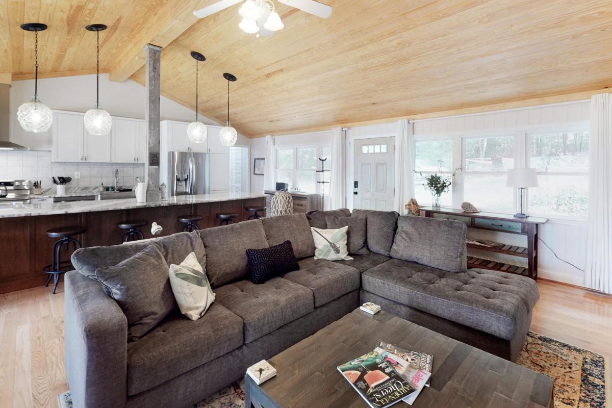 Dragonfly Cove - Housity