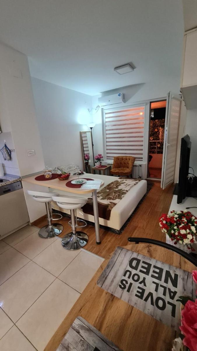 Elena 2 Apartment - Housity